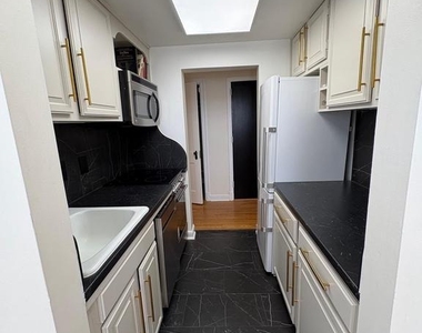 402 Bashford Lane - Photo Thumbnail 11