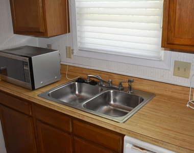 209 Reynolds N - Photo Thumbnail 11
