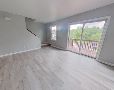212 Ark Drive - Photo Thumbnail 6