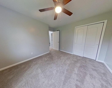 212 Ark Drive - Photo Thumbnail 3