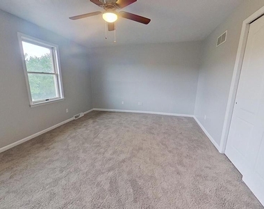 212 Ark Drive - Photo Thumbnail 2