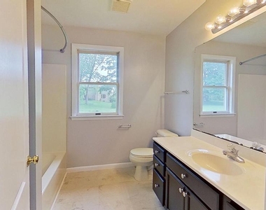 212 Ark Drive - Photo Thumbnail 4