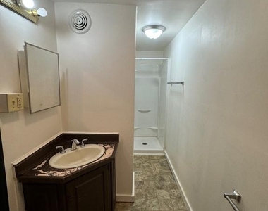 606 E Market Street - Photo Thumbnail 5