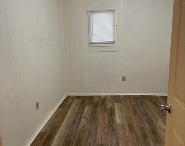 606 E Market Street - Photo Thumbnail 3