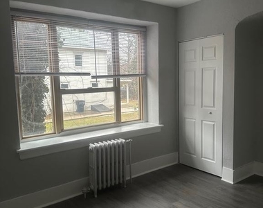 215-18 W Walnut Lane Lane - Photo Thumbnail 7
