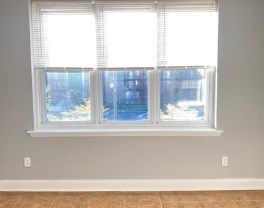 400-418 W Walnut Lane - Photo Thumbnail 4