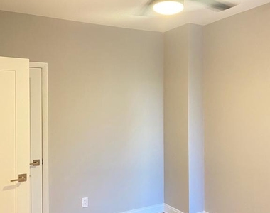 400-418 W Walnut Lane - Photo Thumbnail 7
