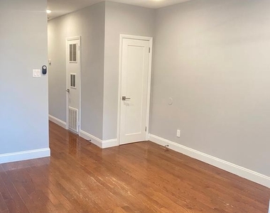 400-418 W Walnut Lane - Photo Thumbnail 3