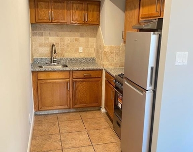 400-418 W Walnut Lane - Photo Thumbnail 5