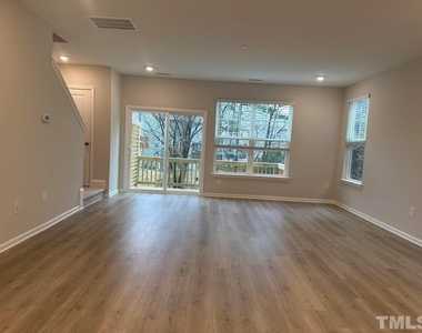 1078 Manorhaven Drive - Photo Thumbnail 4