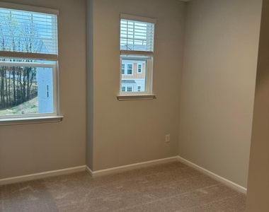 1078 Manorhaven Drive - Photo Thumbnail 23