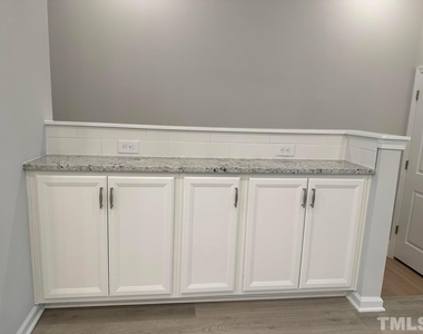 1078 Manorhaven Drive - Photo Thumbnail 3