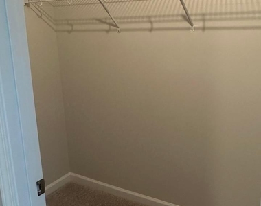 1078 Manorhaven Drive - Photo Thumbnail 14