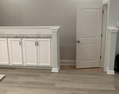 1078 Manorhaven Drive - Photo Thumbnail 6