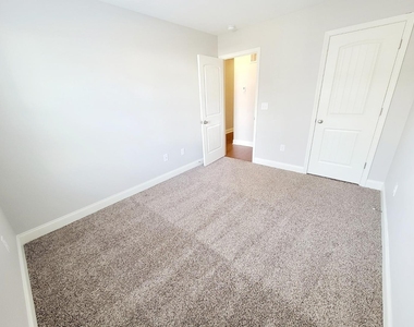 3944 Volkswalk Place - Photo Thumbnail 35