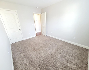 3944 Volkswalk Place - Photo Thumbnail 34