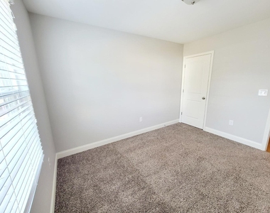 3944 Volkswalk Place - Photo Thumbnail 41
