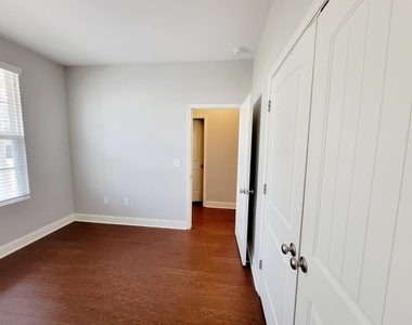 3944 Volkswalk Place - Photo Thumbnail 7