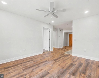 1050 E Montgomery Avenue - Photo Thumbnail 5