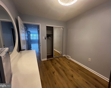 9911 Lackland Drive - Photo Thumbnail 13