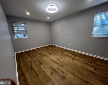 9911 Lackland Drive - Photo Thumbnail 10