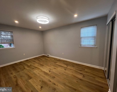9911 Lackland Drive - Photo Thumbnail 15