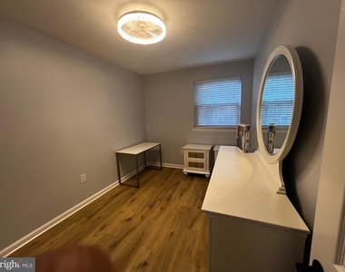 9911 Lackland Drive - Photo Thumbnail 14