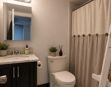 1420 Locust Street - Photo Thumbnail 5