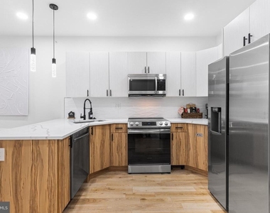 647 N 41st Street - Photo Thumbnail 4