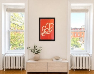 1916 Spring Garden Street - Photo Thumbnail 3