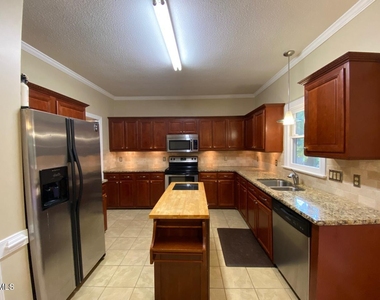 1012 Sturbridge Drive - Photo Thumbnail 6