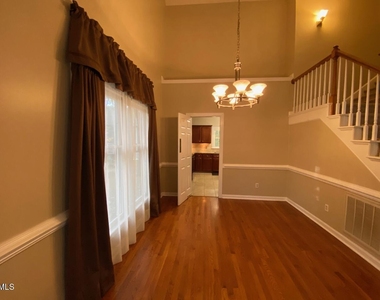 1012 Sturbridge Drive - Photo Thumbnail 5