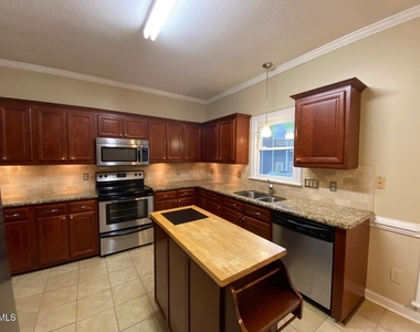 1012 Sturbridge Drive - Photo Thumbnail 7