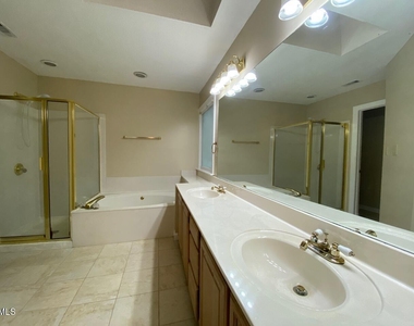 1012 Sturbridge Drive - Photo Thumbnail 13