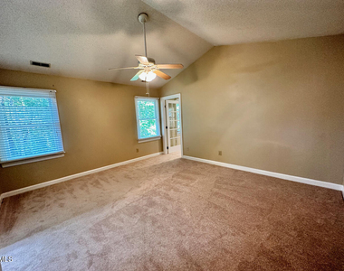 1012 Sturbridge Drive - Photo Thumbnail 21