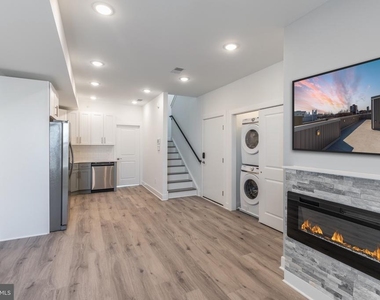 1423 N 8th Street - Photo Thumbnail 2