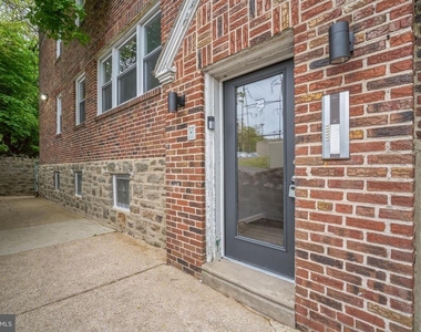 2137 Bryn Mawr Avenue - Photo Thumbnail 16