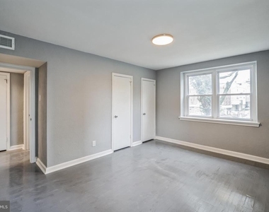 2137 Bryn Mawr Avenue - Photo Thumbnail 11