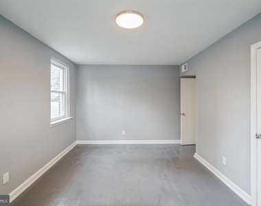 2137 Bryn Mawr Avenue - Photo Thumbnail 12