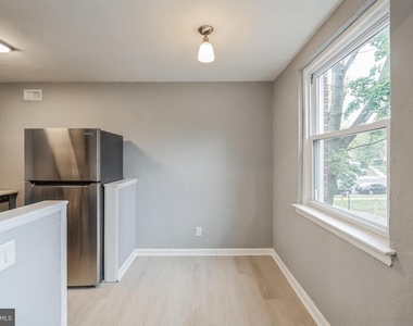 2137 Bryn Mawr Avenue - Photo Thumbnail 4
