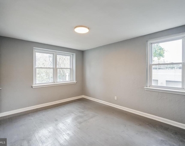 2137 Bryn Mawr Avenue - Photo Thumbnail 10