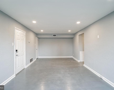 2137 Bryn Mawr Avenue - Photo Thumbnail 2