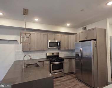 417 W Berks Street - Photo Thumbnail 1