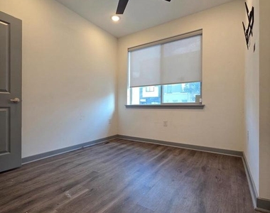 417 W Berks Street - Photo Thumbnail 4
