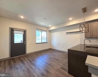 417 W Berks Street - Photo Thumbnail 2