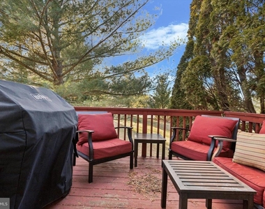 220 Primrose Lane - Photo Thumbnail 7