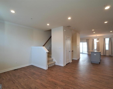 6 Manchester Drive - Photo Thumbnail 12