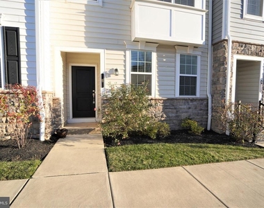 6 Manchester Drive - Photo Thumbnail 2