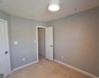 6 Manchester Drive - Photo Thumbnail 32