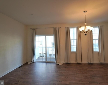 6 Manchester Drive - Photo Thumbnail 14